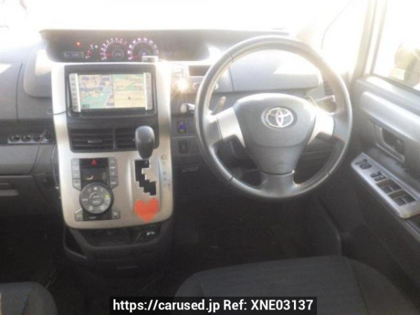 Used 2007 AT toyota voxy ZRR70W Image[18]