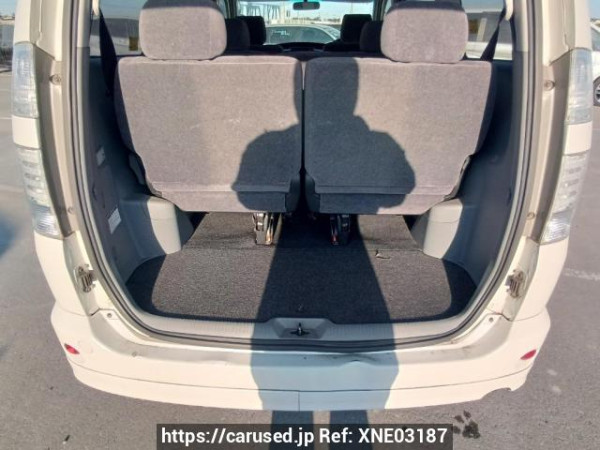 Used 2004 AT toyota voxy AZR60G Image[8]