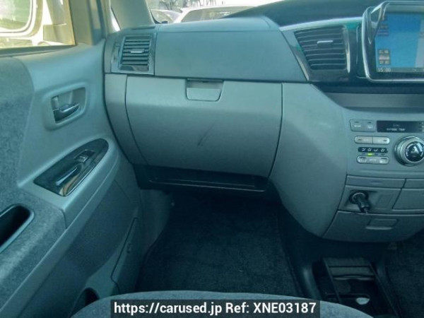 Used 2004 AT toyota voxy AZR60G Image[19]