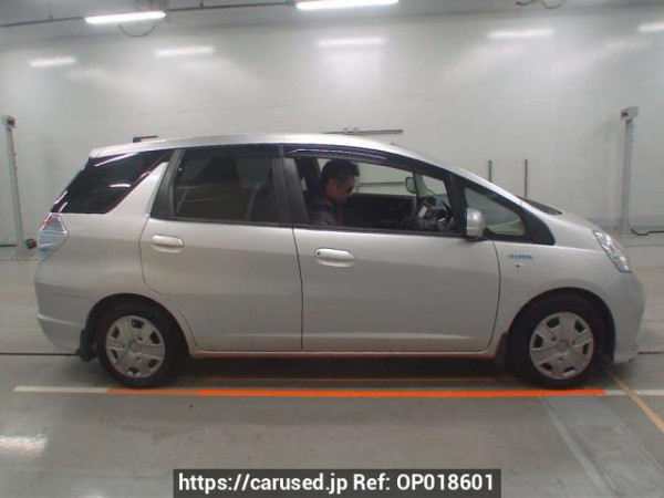 Used 2014 AT honda fit-shuttle-hybrid GP2 Image[2]