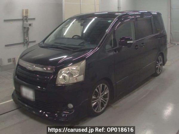 Used 2007 AT toyota noah ZRR70W Image[0]