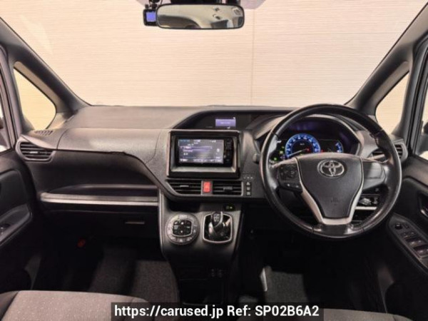 Used 2016 AT toyota voxy ZWR80G Image[1]