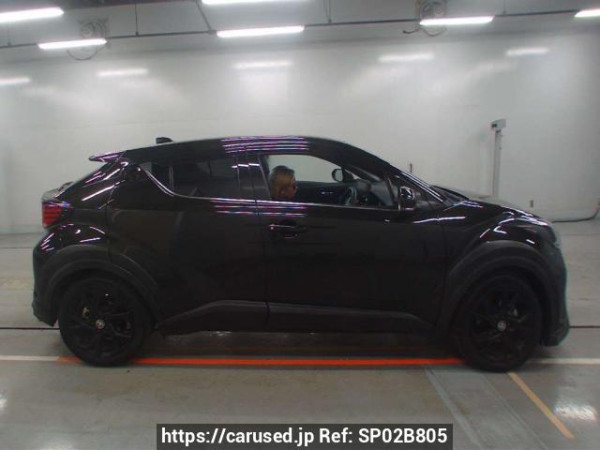 Used 2023 AT toyota c-hr NGX10 Image[1]