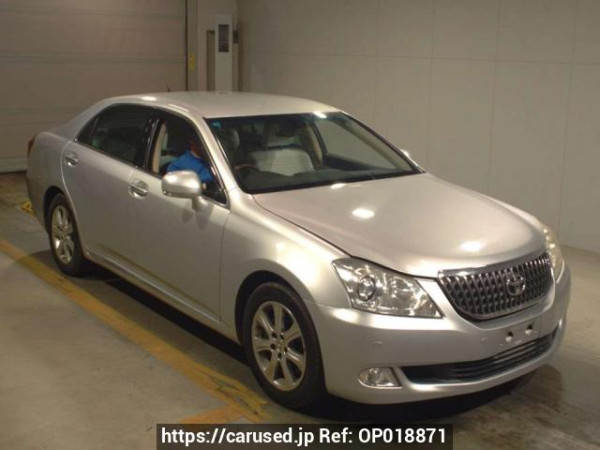 Used 2010 AT toyota crown-majesta URS206 Image[2]