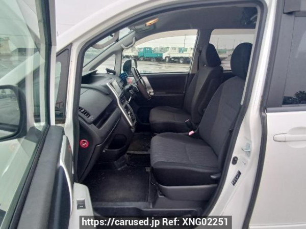Used 2010 AT toyota noah ZRR70W Image[14]