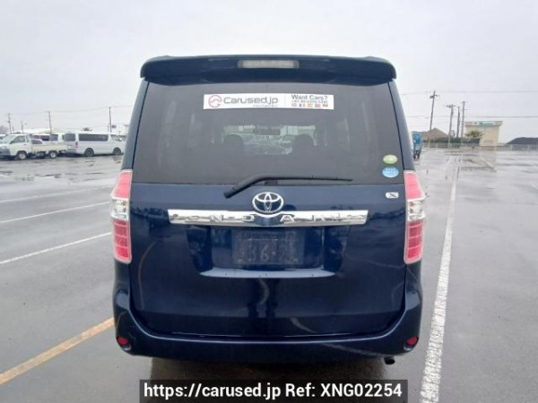 Used 2007 AT toyota noah ZRR70G Image[5]