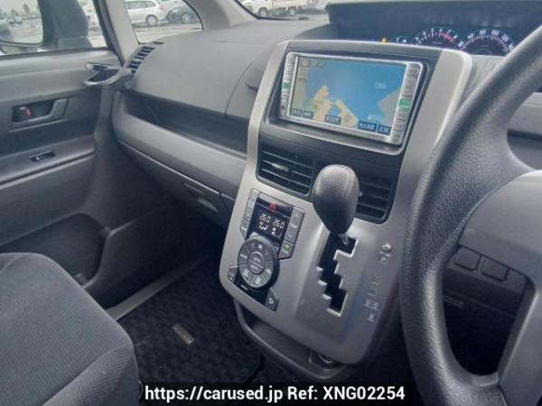 Used 2007 AT toyota noah ZRR70G Image[22]