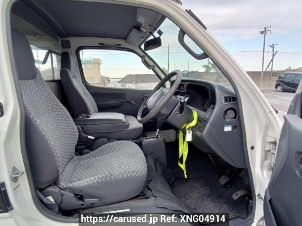 Used 2003 AT toyota regiusace-van TRH112V Image[13]