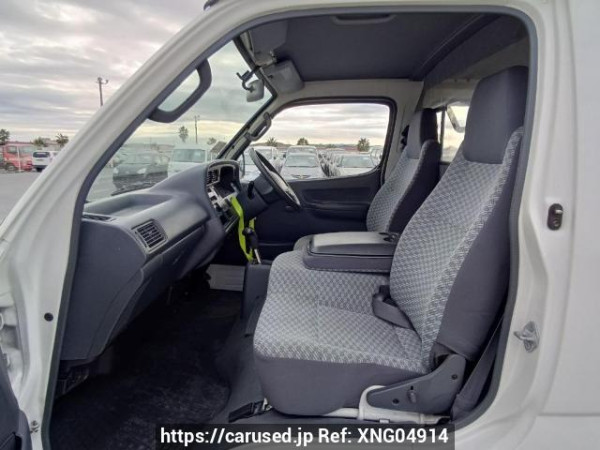 Used 2003 AT toyota regiusace-van TRH112V Image[14]