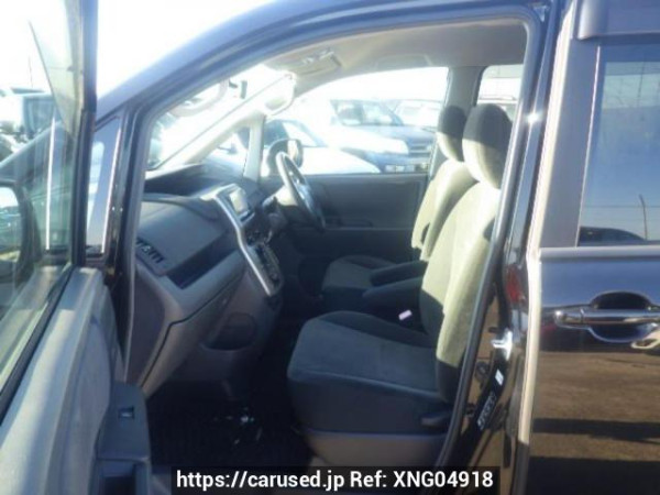 Used 2007 AT toyota voxy ZRR70G Image[12]