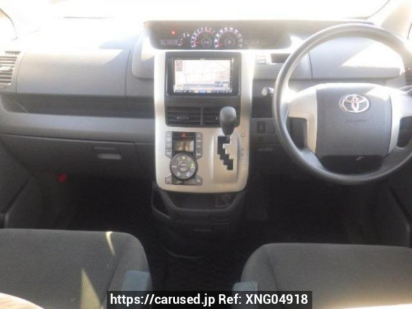 Used 2007 AT toyota voxy ZRR70G Image[16]