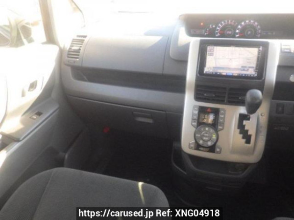 Used 2007 AT toyota voxy ZRR70G Image[17]