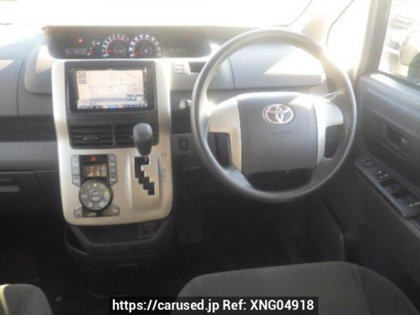 Used 2007 AT toyota voxy ZRR70G Image[18]