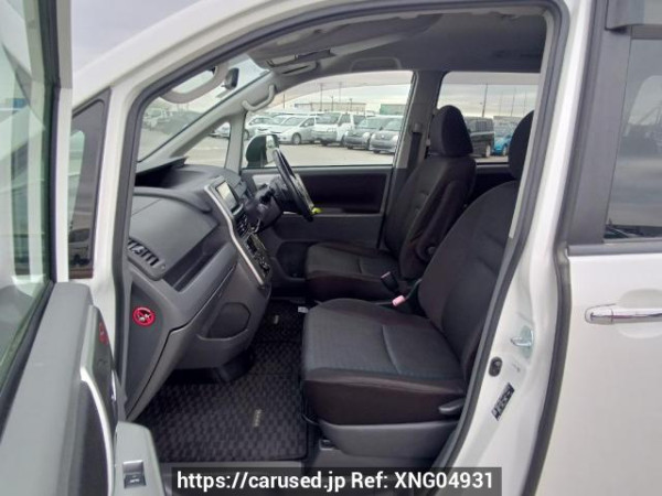 Used 2009 AT toyota voxy ZRR70W Image[14]