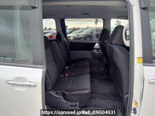 Used 2009 AT toyota voxy ZRR70W Image[15]