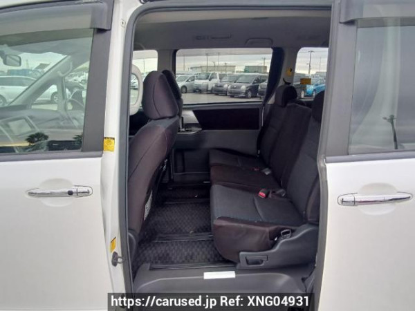 Used 2009 AT toyota voxy ZRR70W Image[16]