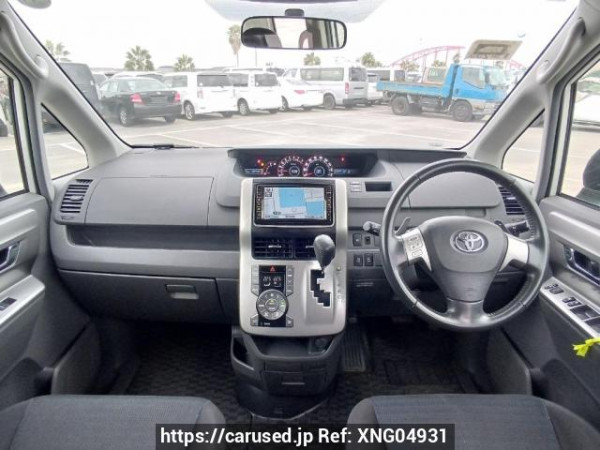Used 2009 AT toyota voxy ZRR70W Image[18]
