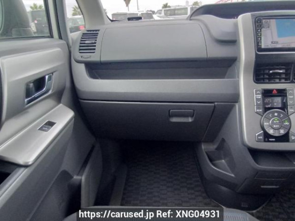 Used 2009 AT toyota voxy ZRR70W Image[19]