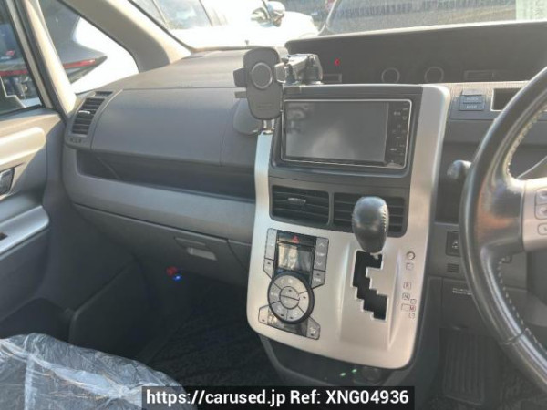 Used 2009 AT toyota voxy ZRR70W Image[19]