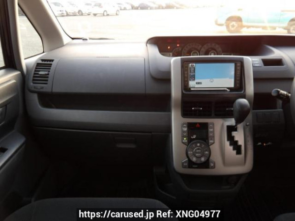 Used 2007 AT toyota voxy ZRR70G Image[19]