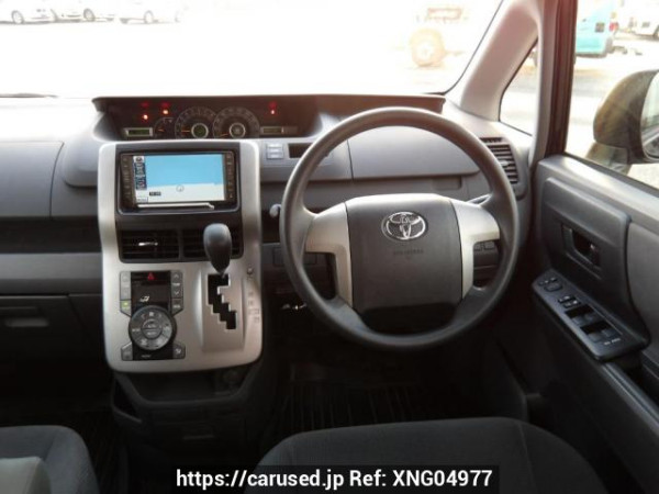 Used 2007 AT toyota voxy ZRR70G Image[20]
