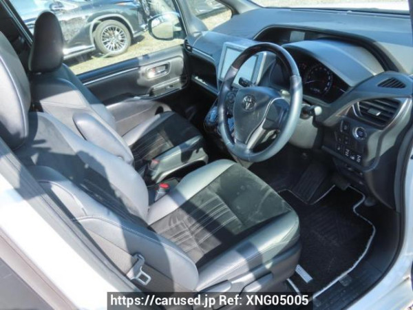 Used 2019 AT toyota esquire ZRR80G Image[14]