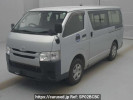 Toyota Regiusace Van KDH206V