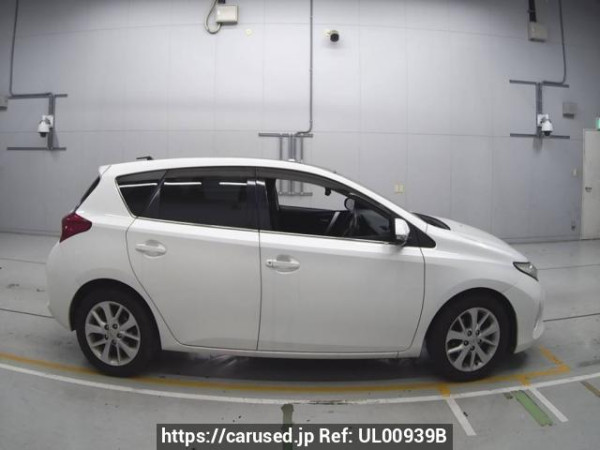 Used 2012 AT toyota auris ZRE186H Image[2]