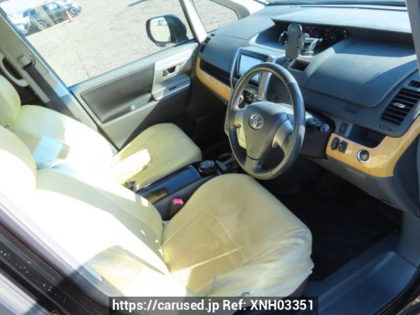 Used 2007 AT toyota voxy ZRR70W Image[15]