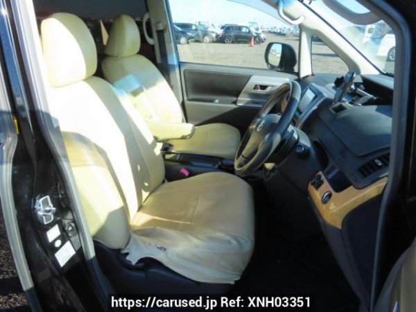 Used 2007 AT toyota voxy ZRR70W Image[16]