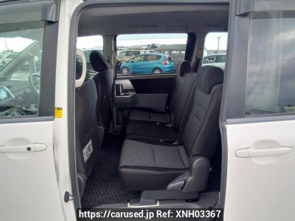Used 2007 AT toyota noah ZRR70W Image[16]