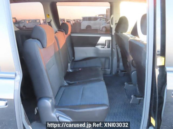 Used 2009 AT toyota voxy ZRR70W Image[19]