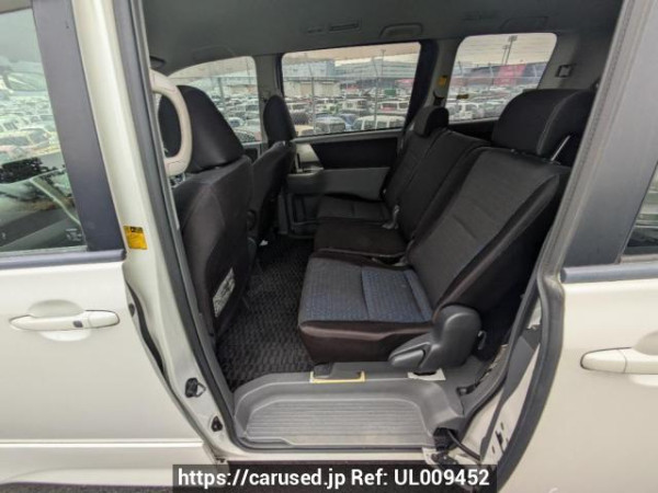 Used 2007 AT toyota voxy ZRR70W Image[14]