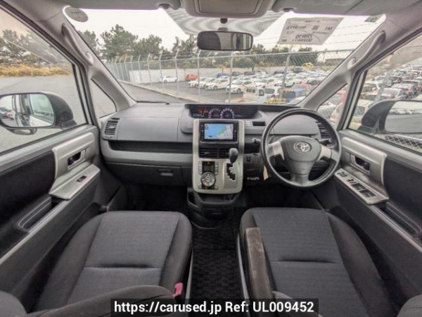 Used 2007 AT toyota voxy ZRR70W Image[19]