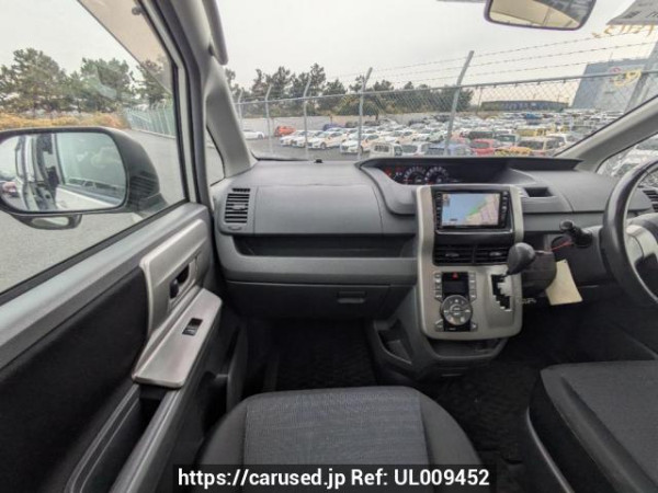Used 2007 AT toyota voxy ZRR70W Image[20]