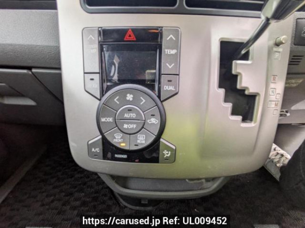 Used 2007 AT toyota voxy ZRR70W Image[24]