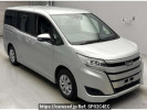 Toyota Noah ZRR80G