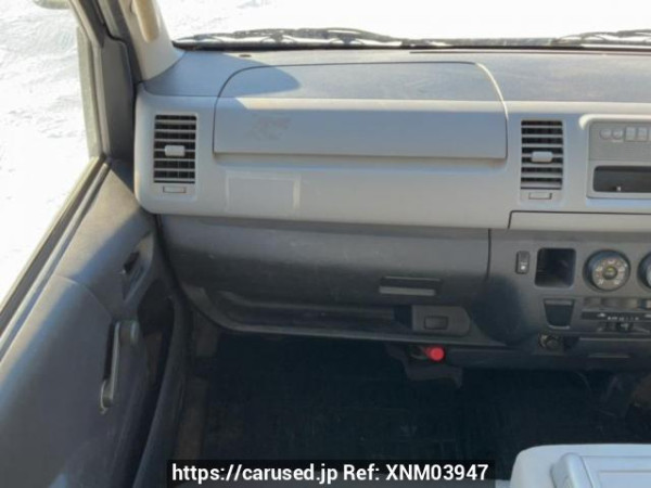 Used 2005 MT toyota hiace-van KDH205V Image[16]