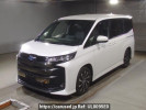Toyota Noah ZWR90W