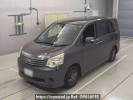 Toyota Noah ZRR70G