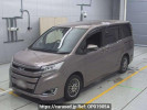 Toyota Noah ZRR80G