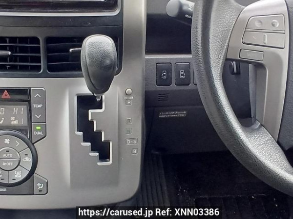 Used 2010 AT toyota noah ZRR70G Image[28]