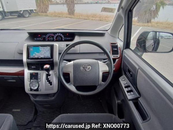 Used 2009 AT toyota noah ZRR70G Image[22]