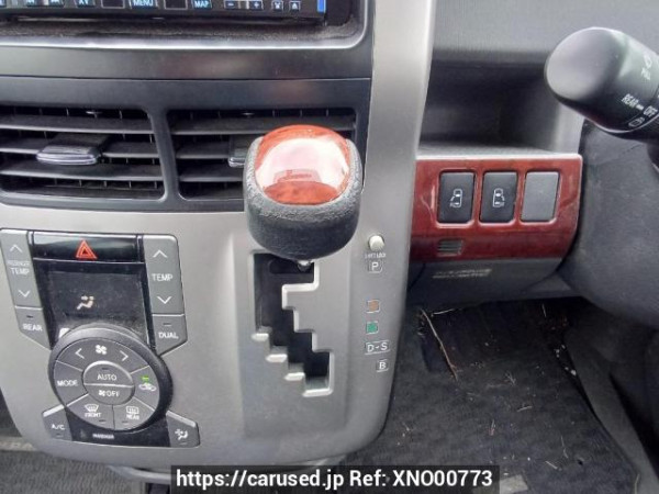 Used 2009 AT toyota noah ZRR70G Image[28]