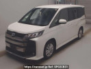 Toyota Noah ZWR90W