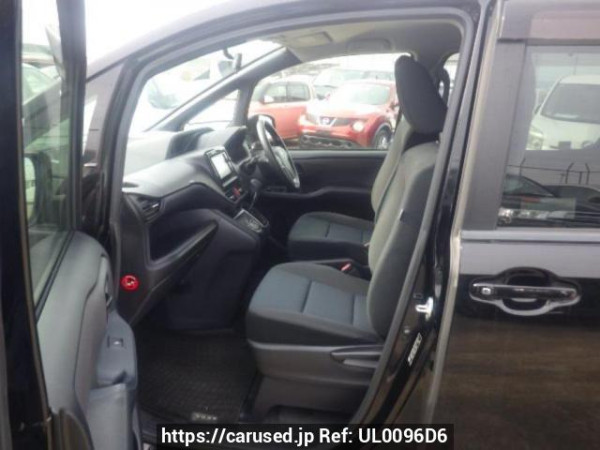 Used 2015 AT toyota voxy ZRR85G Image[12]