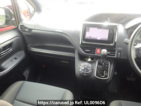 Used 2015 AT toyota voxy ZRR85G Image[17]