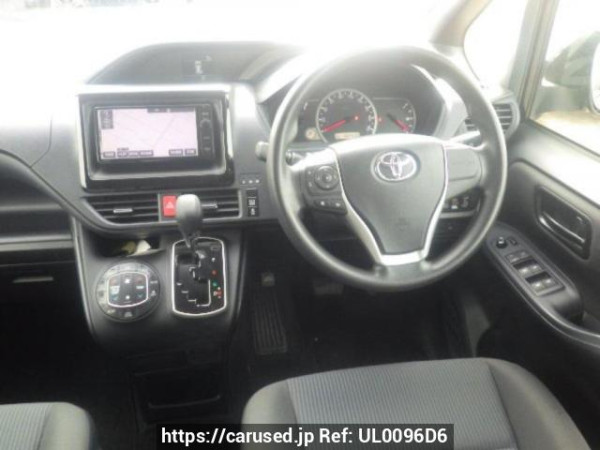 Used 2015 AT toyota voxy ZRR85G Image[18]