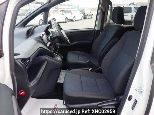 Used 2015 AT toyota noah ZRR80G Image[14]