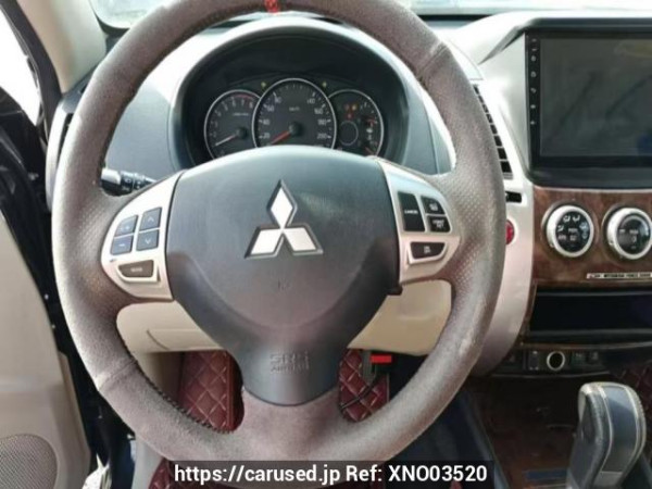 Used 2014 MT mitsubishi pajero - Image[10]